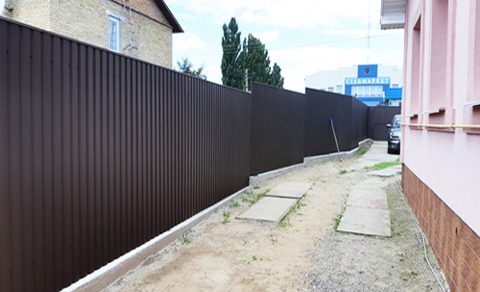 Забор из коричневого профнастила Киевская область Киев
